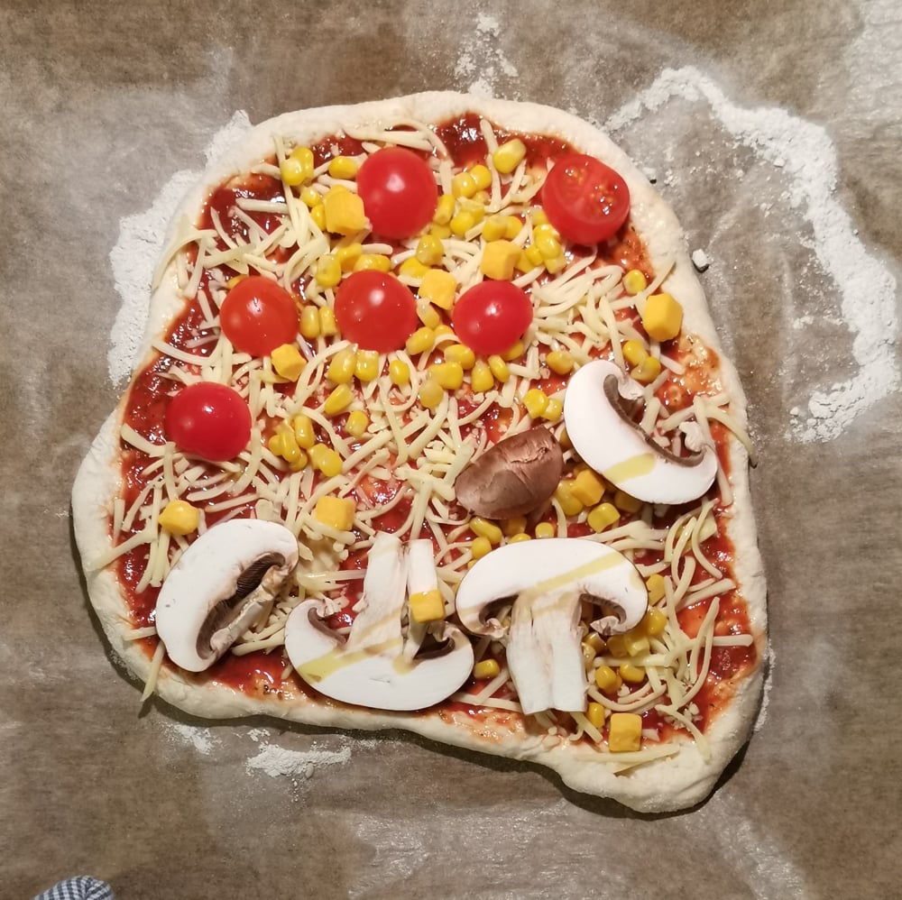 Fertig belegte Pizza